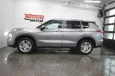 2024 Mitsubishi Outlander ES / AWD / 7 PASSAGERS - Photo 4
