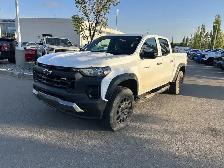 2024 Chevrolet Colorado 4WD Trail Boss 2.7L | Rear Park Assist - Photo 3