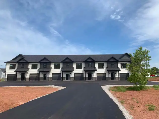 3-Bedroom Townhouse for Rent in Stratford – Available Sept. 1