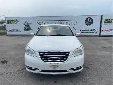 2011 Chrysler 200 - Photo 2