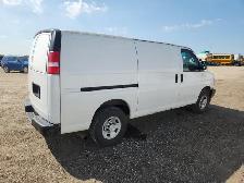 2017 Chevrolet Express - Photo 3