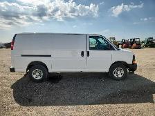 2017 Chevrolet Express - Photo 7