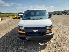 2017 Chevrolet Express - Photo 8