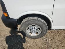 2017 Chevrolet Express - Photo 9