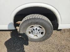 2017 Chevrolet Express - Photo 10