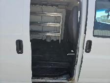 2014 GMC Savana - Photo 23