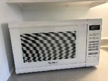 Micro-ondes Panasonic blanc en parfaite condition.