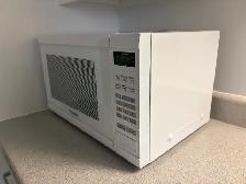 Micro-ondes Panasonic blanc en parfaite condition. - Photo 2