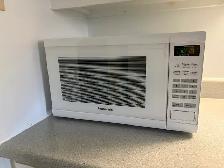 Micro-ondes Panasonic blanc en parfaite condition. - Photo 3