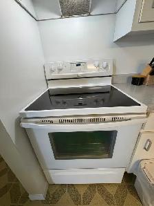 Cuisinière Amana 30’’ blanche en parfaite condition.