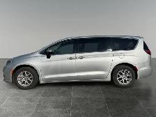 2023 Chrysler Pacifica Touring L - Photo 2