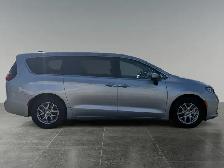 2023 Chrysler Pacifica Touring L - Photo 8
