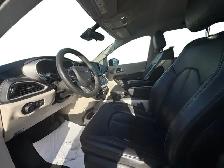 2023 Chrysler Pacifica Touring L - Photo 12