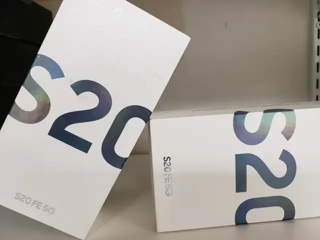 Samsung Galaxy S20 FE – Open Box