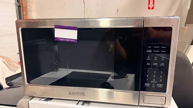 BLACK DECKER Microwave-Excellent Condition-Call us now!