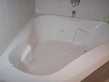 Large ensuite Jacuzzi  all inclusive  4min walk toYongeSubway