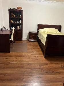 Large ensuite Jacuzzi  all inclusive  4min walk toYongeSubway - Photo 5