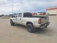 2005 GMC Sierra 2500HD - Photo 4