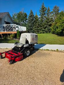 Exmark Navigator zero-turn mower in good working condition. - Photo 3