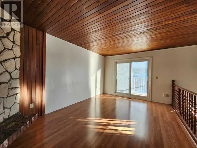 2 bedroom 2 story suite for rent off center street