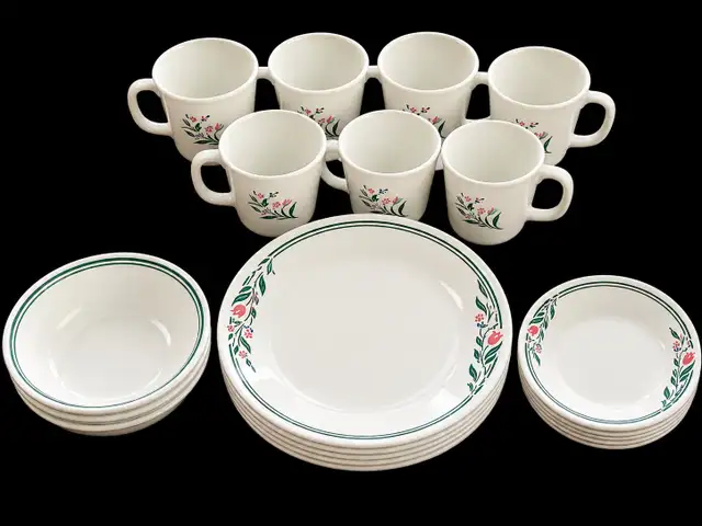 Vintage Corelle & Corning Tulip Dinnerware Set (26 Pieces)