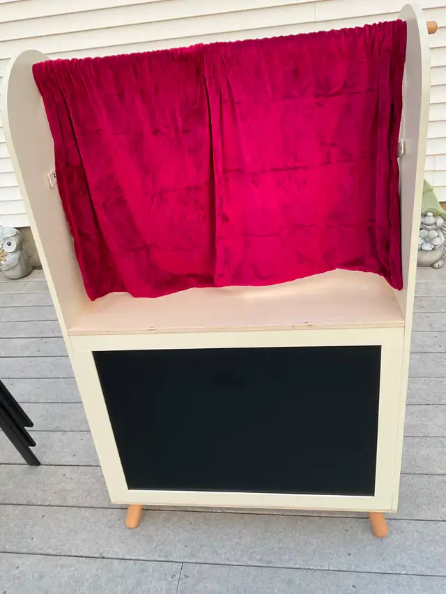Wooden Play Market Puppet Theatre With 10 Puppets