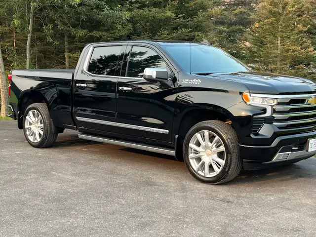 2025 Chevrolet Silverado 1500 High Country 6.2L V8 – Mint – 12,0