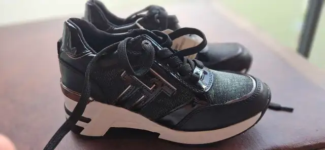 Lot de 4 paires de chaussures variées ( gr 5.5 a 6)
