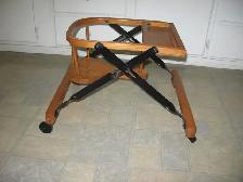 Vintage wooden baby walker - Photo 2
