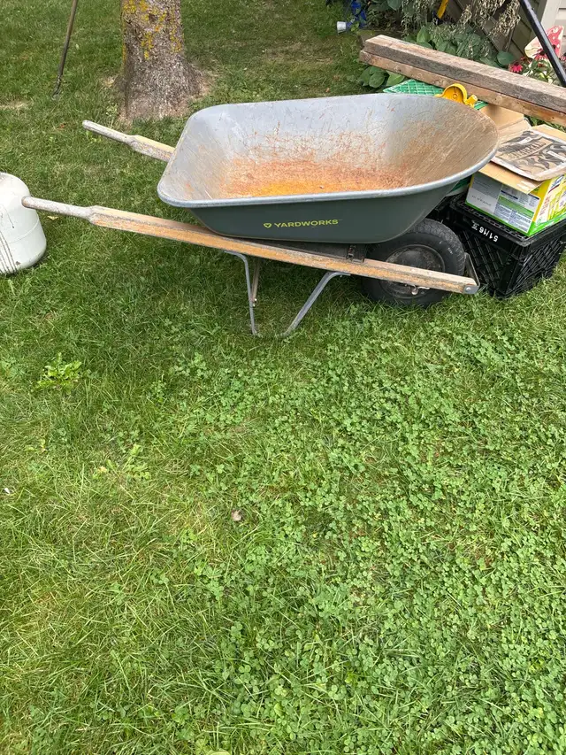 Wheel barrel