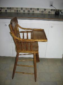 Vintage wooden baby highchair - Photo 2