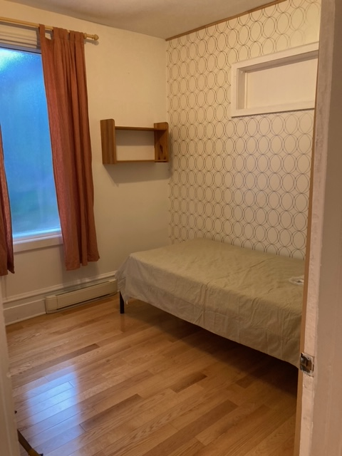 A private room close to metro Lasalle