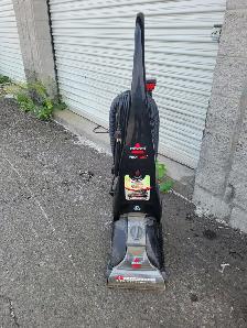 Laveuse à tapis bissell pro heat. $60.00.
