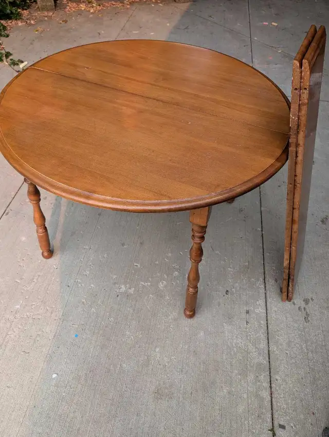 Dining room table and 6 chairs