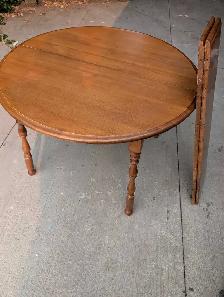 Dining room table and 6 chairs