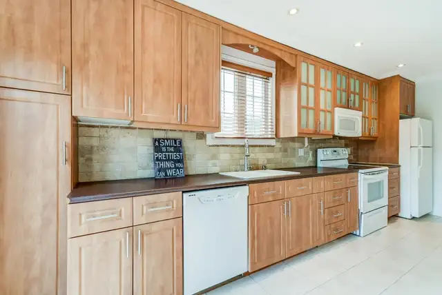 2 Bedrooms, 1 washroom House: Midland and Danforth Road