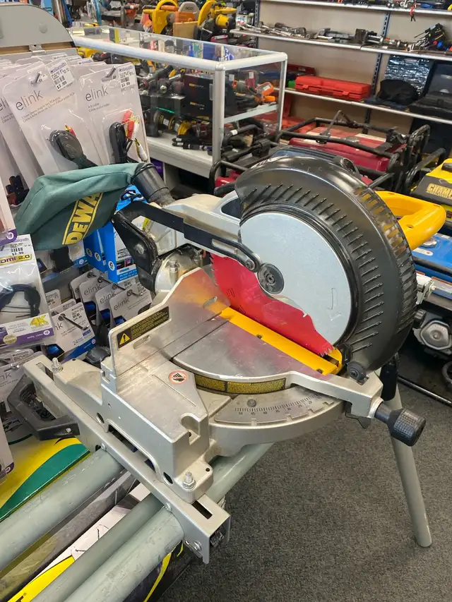 Dewalt DW703 10" Compound Saw   Table @ Cashopolis!!!