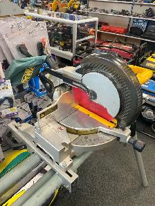 Dewalt DW703 10" Compound Saw   Table @ Cashopolis!!!