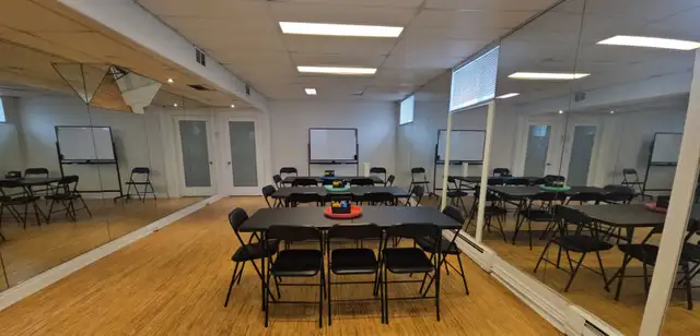STUDIO / POD SPACE FOR SHARE – DOWNTOWN BRAMPTON