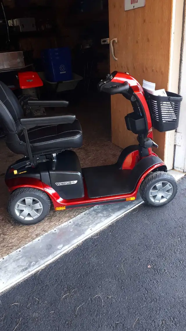 MOBILITY SCOOTER