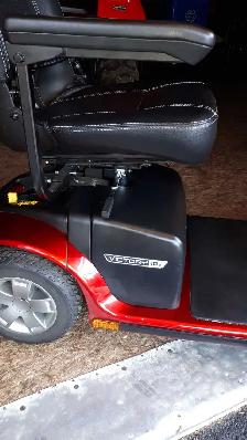 MOBILITY SCOOTER - Photo 2