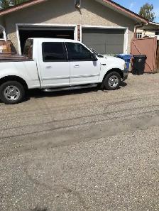 2002 Ford F150 XLT Truck - Photo 2