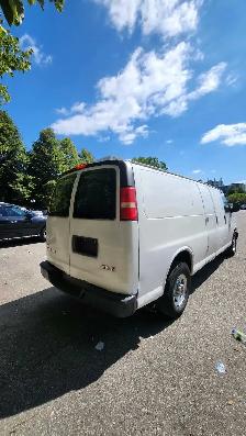 2010 GMC Savana EXTENDED - Photo 3