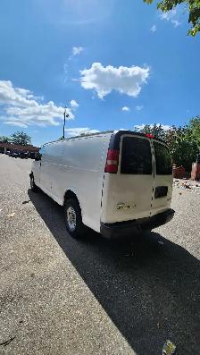 2010 GMC Savana EXTENDED - Photo 4