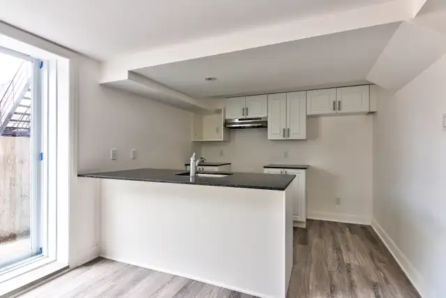 3 1/2 style-condo à Pointe-aux-Trembles - Libre - Internet inclu