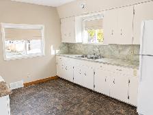 2-Bedroom House for Rent – Large Yard, Garage & Appliances - Photo 3