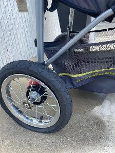 Baby Trend 3 wheel stroller - Photo 4