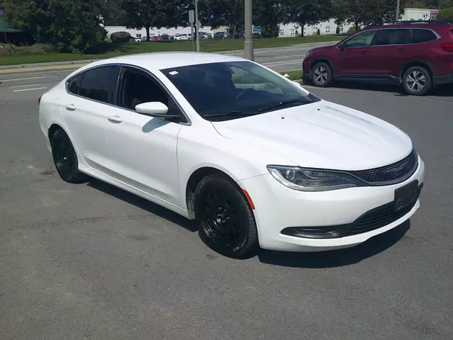 2016 Chrysler 200 WITH ONLY 96000 KM !!