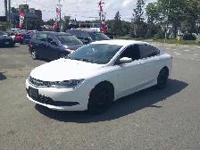 2016 Chrysler 200 WITH ONLY 96000 KM !! - Photo 2