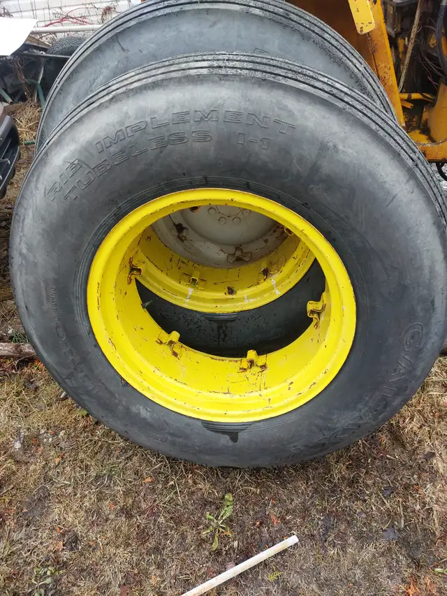 Galaxy implement 11.24 x24 like new